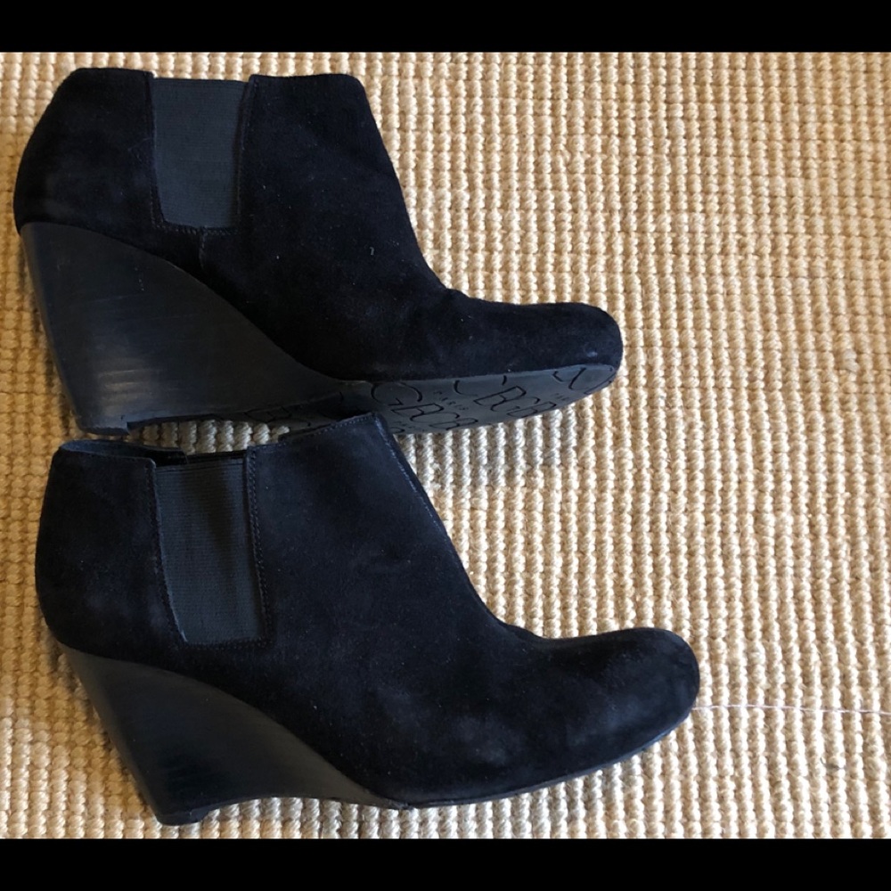 BCBG Size 6 Black Suede Ankle boots